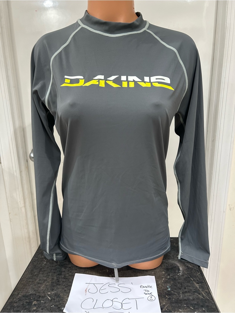 Dakine men’s large Gray Long-Sleeve Rash Guard - Gray with Yellow Logo